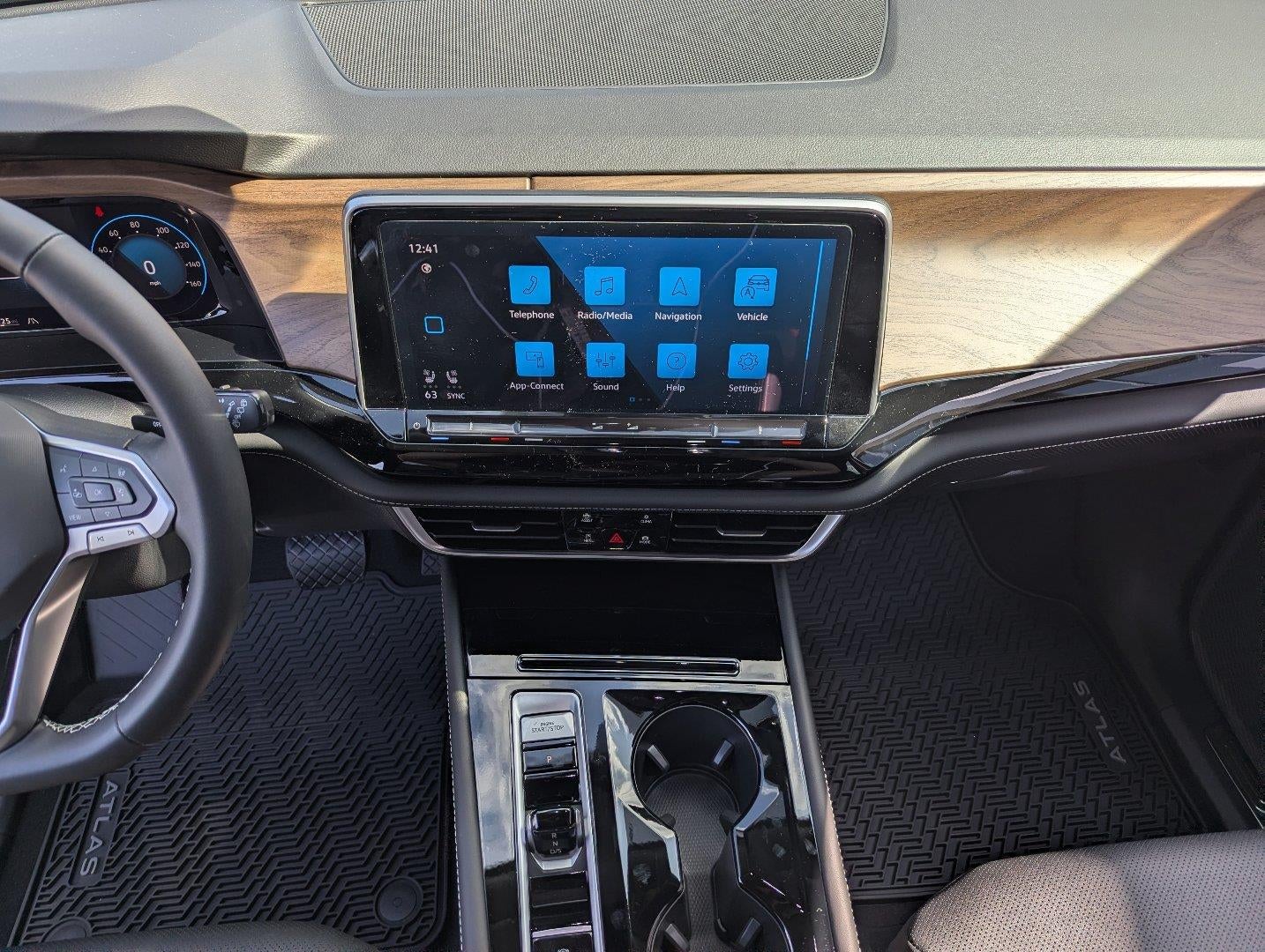 2026 Volkswagen Atlas 2.0T SE W/TECHNOLOGY