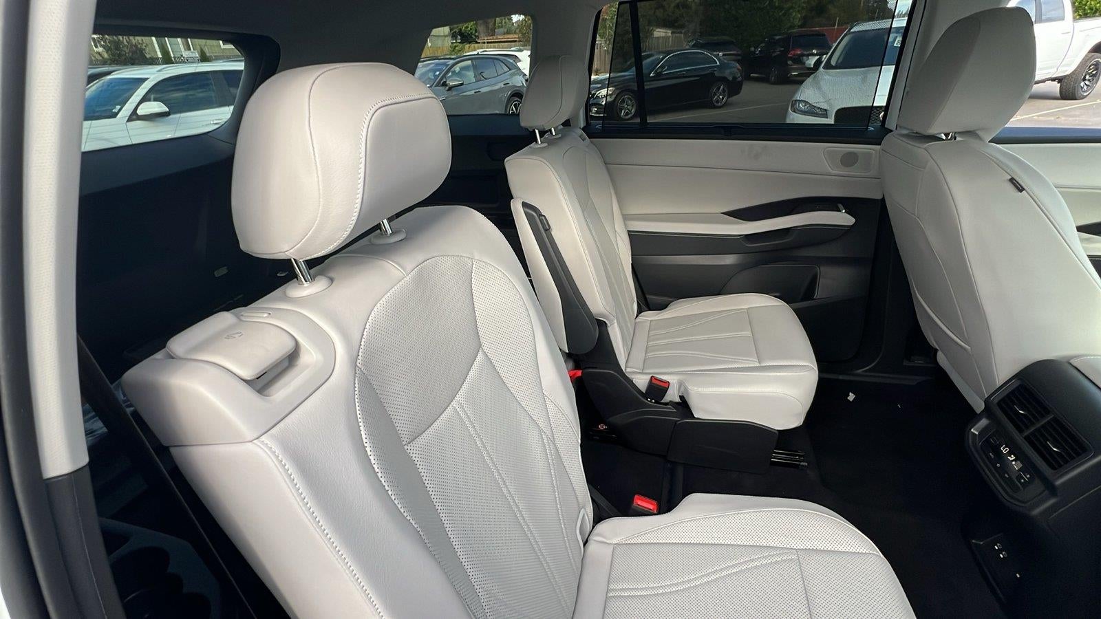 2027 Volkswagen Atlas 2.0T SE w/ Technology