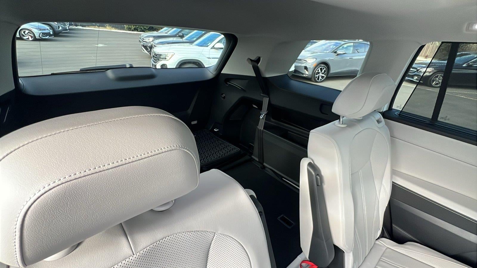 2027 Volkswagen Atlas 2.0T SE w/ Technology