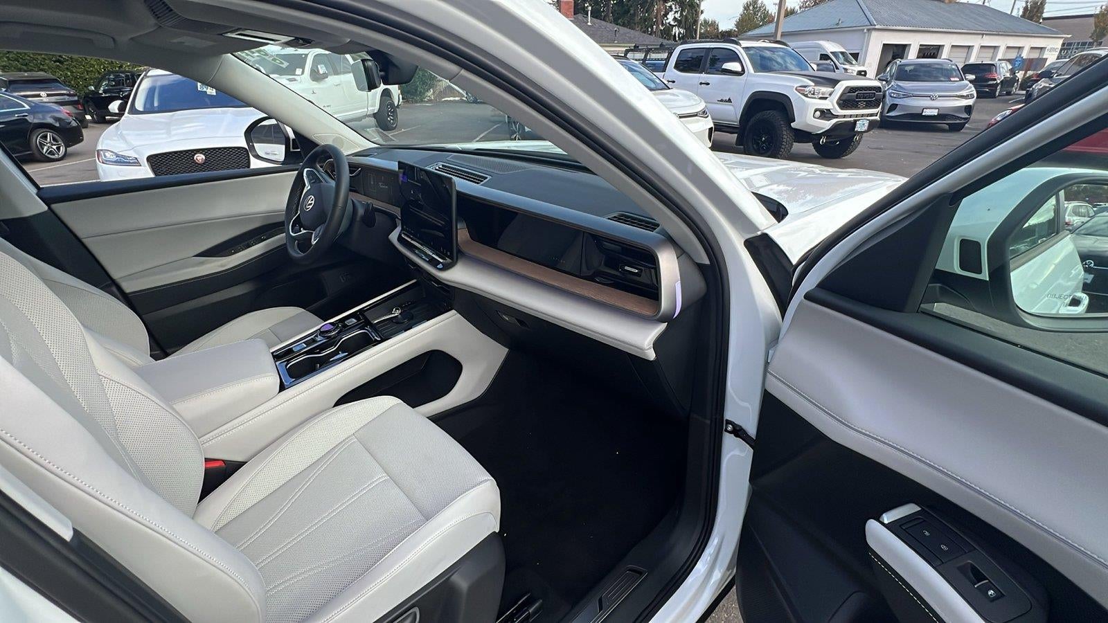 2027 Volkswagen Atlas 2.0T SE w/ Technology