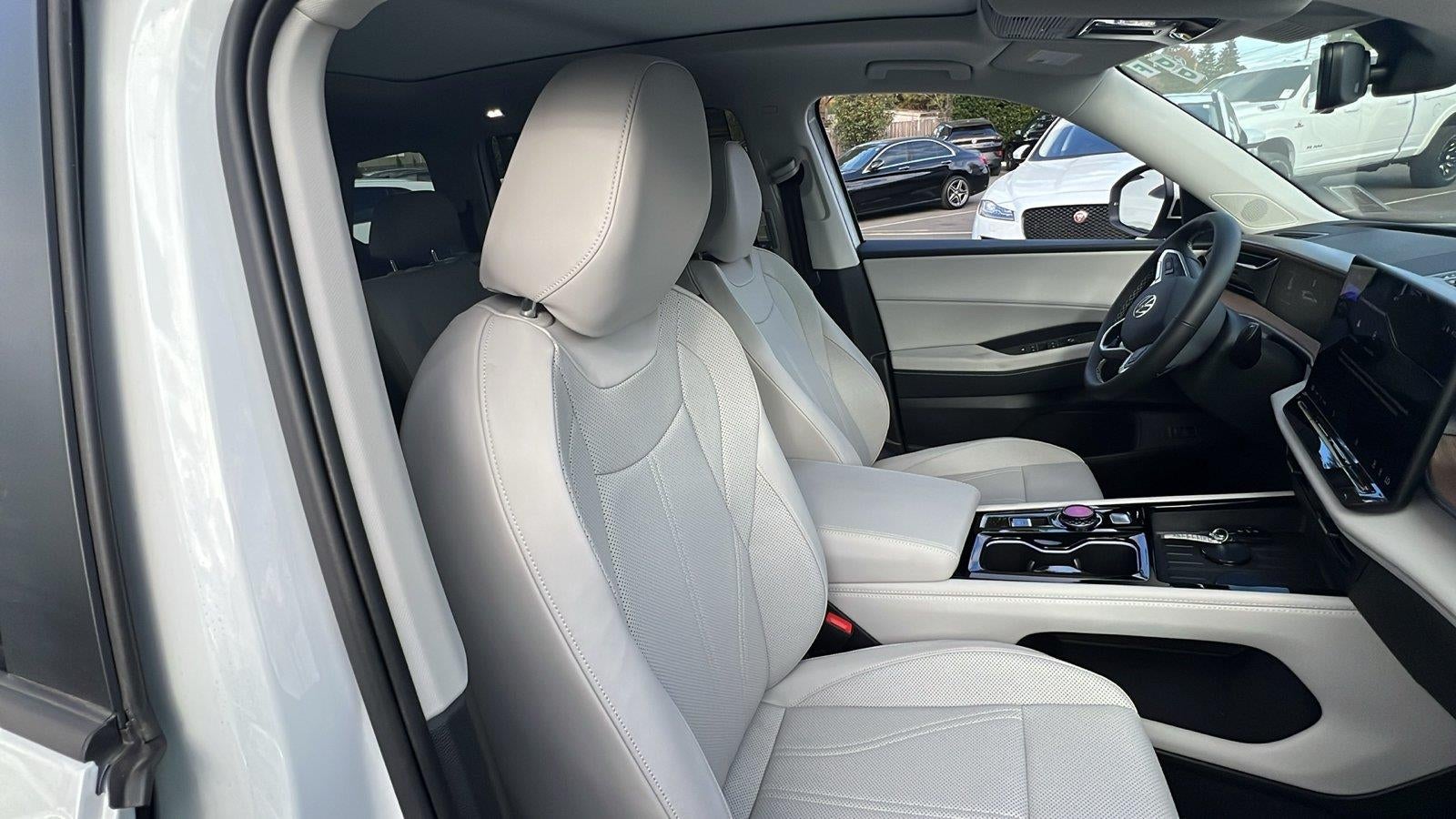 2027 Volkswagen Atlas 2.0T SE w/ Technology