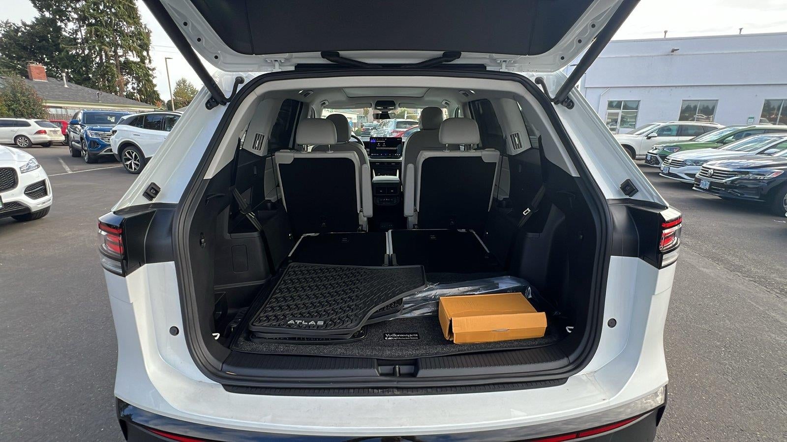 2027 Volkswagen Atlas 2.0T SE w/ Technology