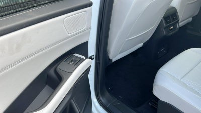 2027 Volkswagen Atlas 2.0T SE w/ Technology