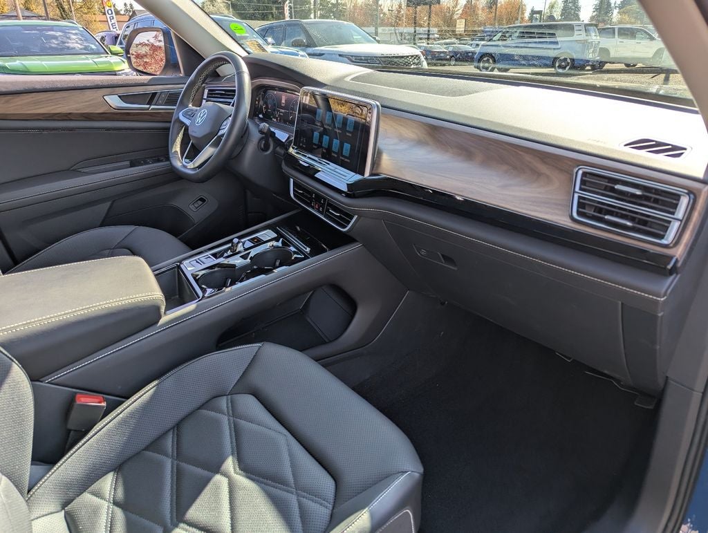 2025 Volkswagen Atlas 2.0T SE w/Technology