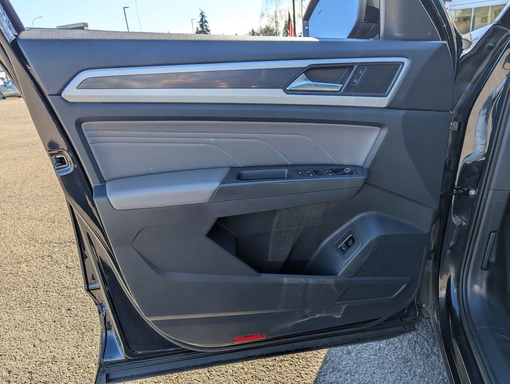 2022 Volkswagen Atlas Cross Sport 2.0T SEL R-Line