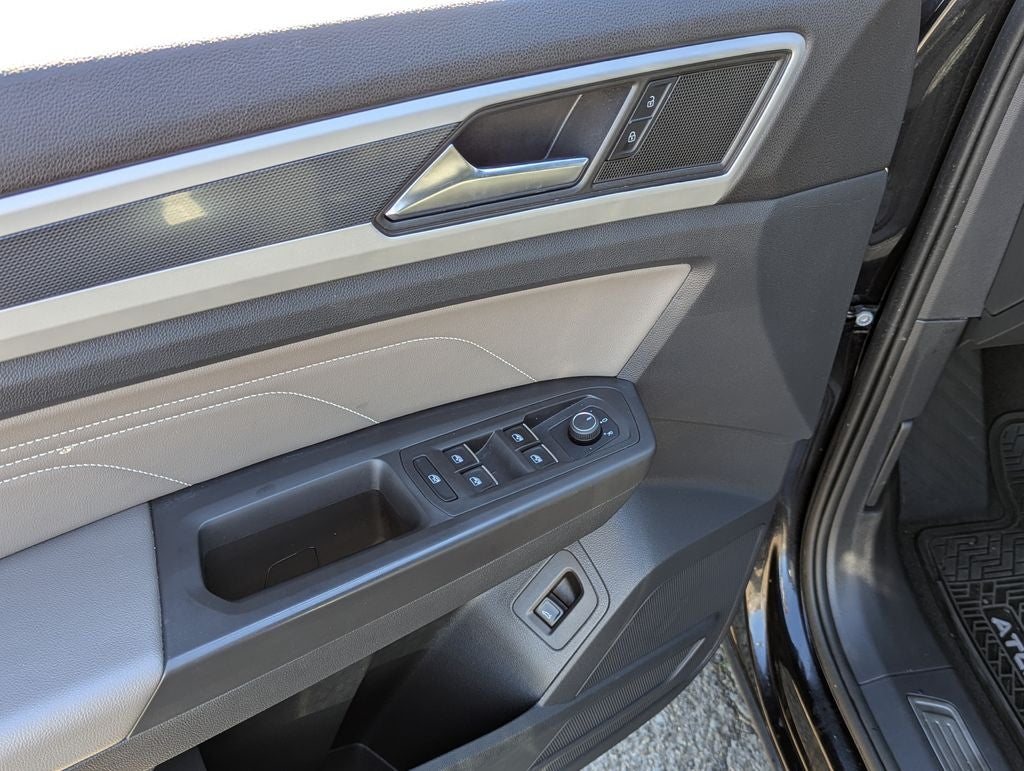 2022 Volkswagen Atlas Cross Sport 2.0T SEL R-Line