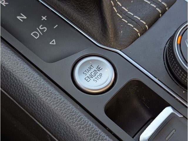 2022 Volkswagen Atlas Cross Sport 2.0T SEL R-Line