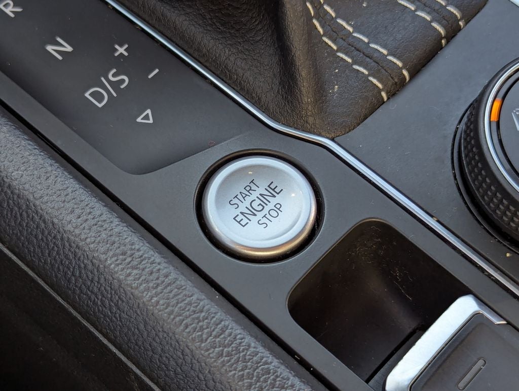 2022 Volkswagen Atlas Cross Sport 2.0T SEL R-Line