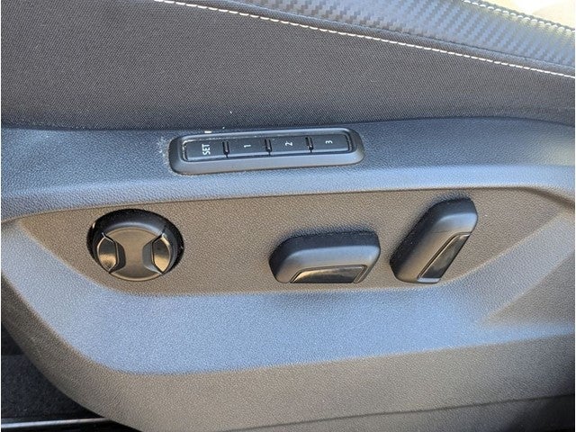 2022 Volkswagen Atlas Cross Sport 2.0T SEL R-Line