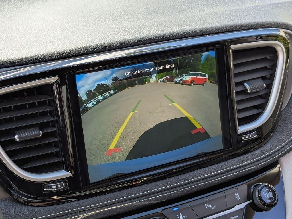 2023 Chrysler Pacifica Hybrid Touring L