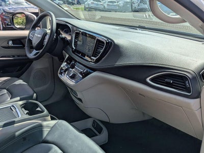 2023 Chrysler Pacifica Hybrid Touring L