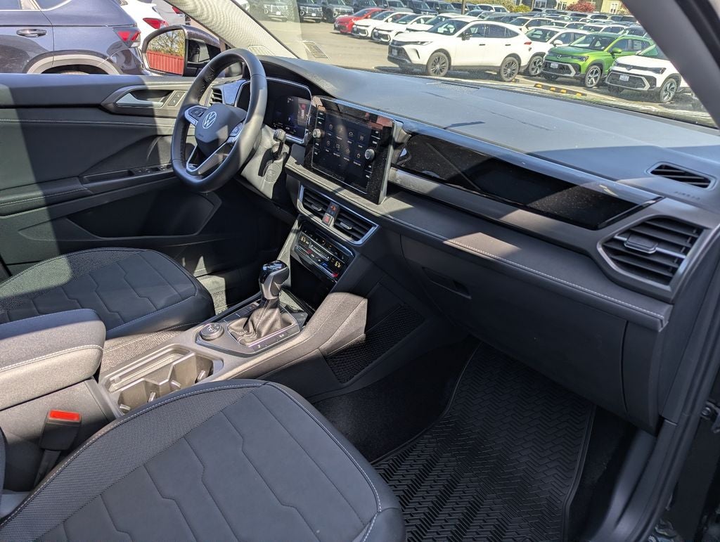 2026 Volkswagen Taos 1.5T SE Black