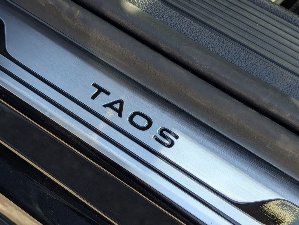 2026 Volkswagen Taos 1.5T SE Black