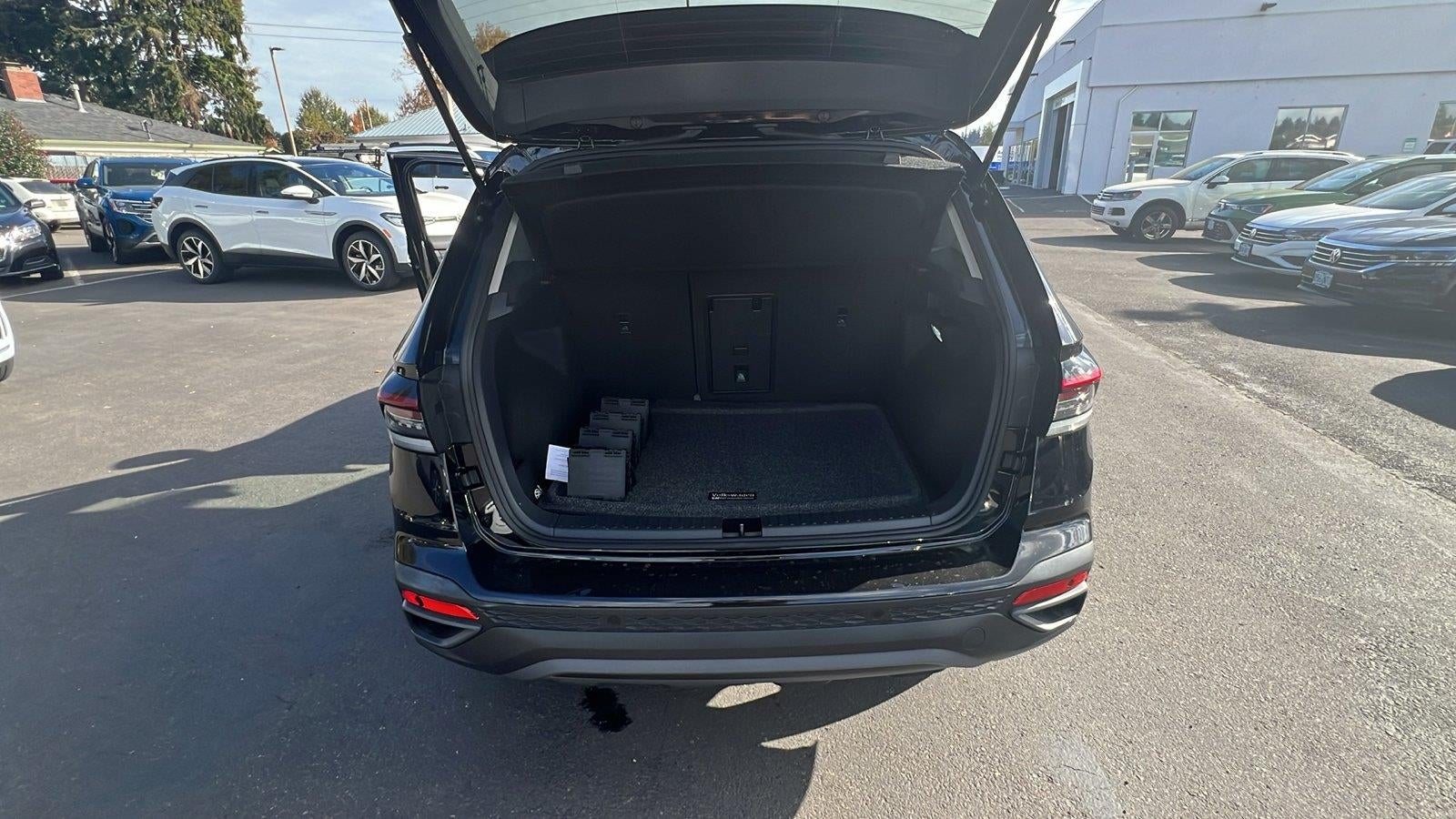 2027 Volkswagen Taos 1.5T SE Black