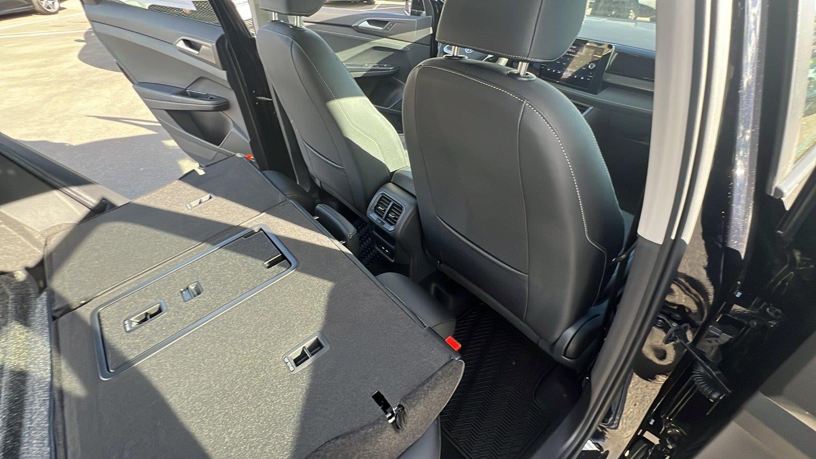 2027 Volkswagen Taos 1.5T SE Black