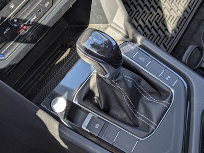 2026 Volkswagen Taos 1.5T SE Black