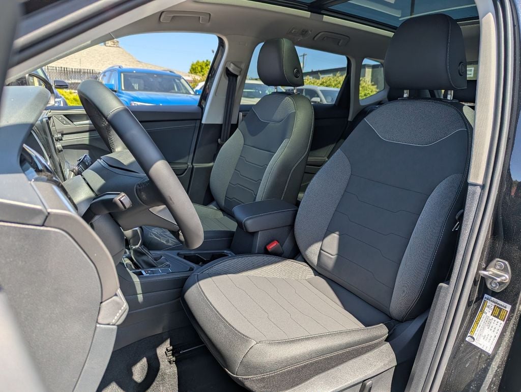 2026 Volkswagen Taos 1.5T SE Black