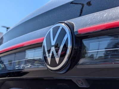 2026 Volkswagen Taos 1.5T SE Black