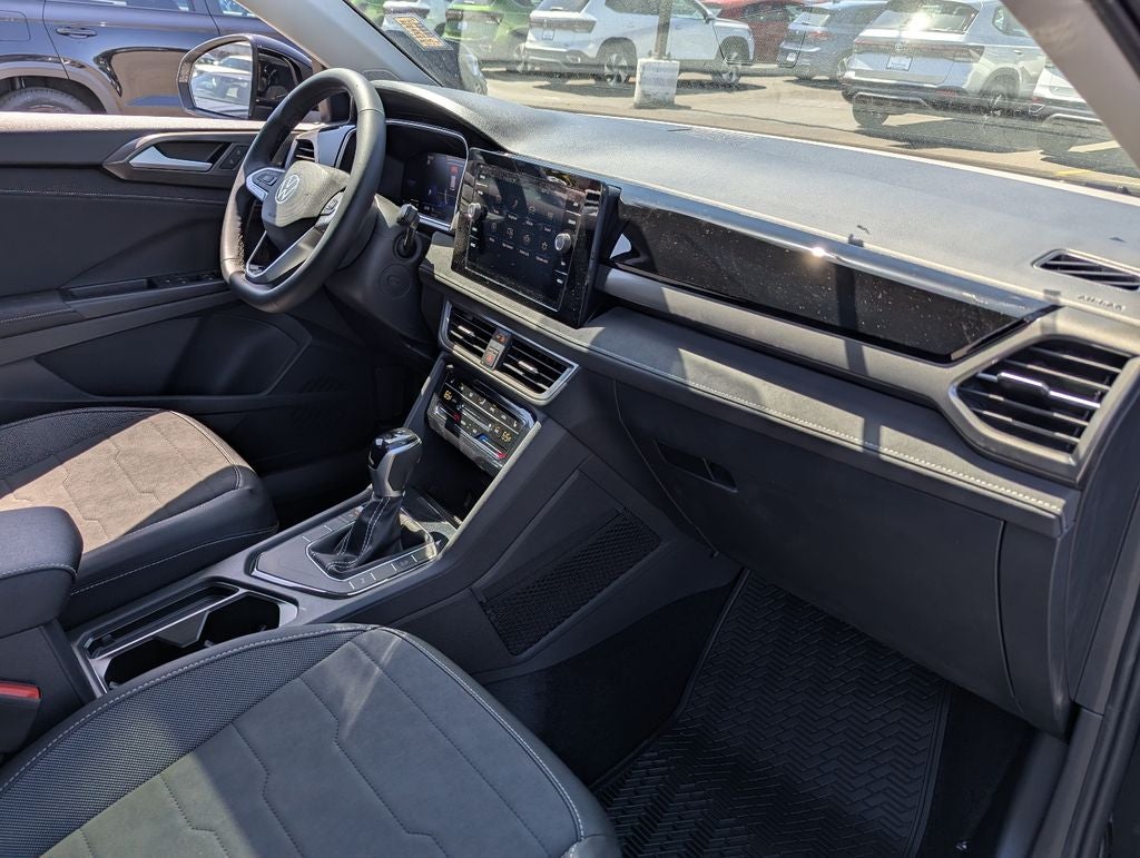 2026 Volkswagen Taos 1.5T SE Black