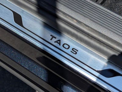 2026 Volkswagen Taos 1.5T SE Black