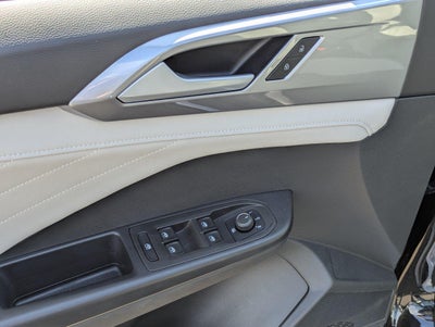 2025 Volkswagen Taos SEL 4MOTION