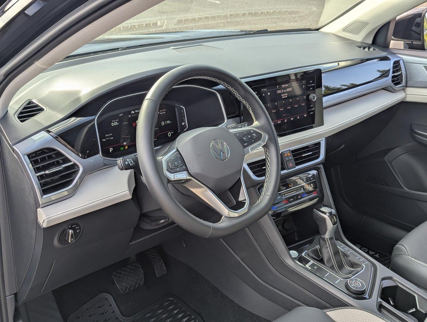 2025 Volkswagen Taos SEL 4MOTION