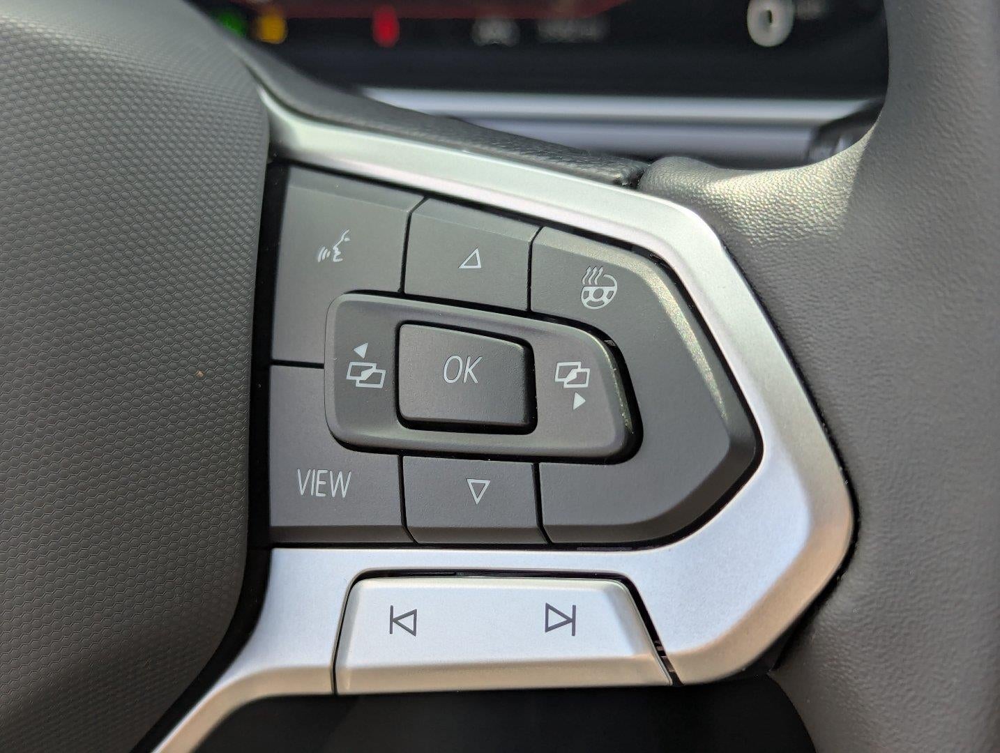2025 Volkswagen Taos SEL 4MOTION