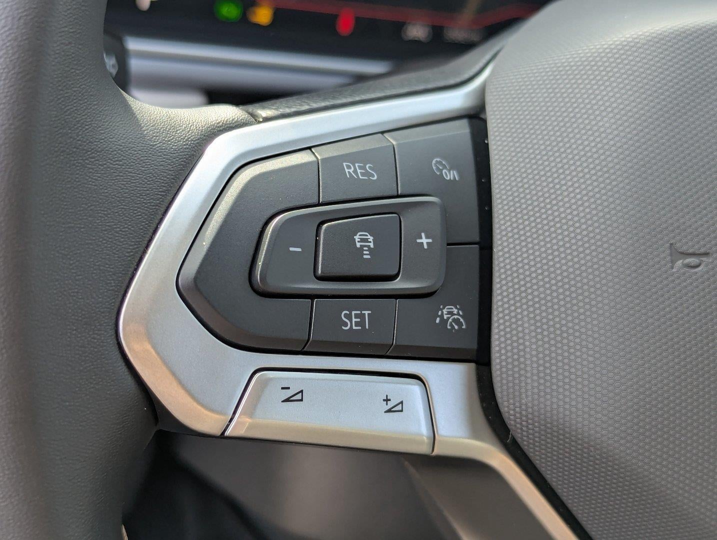 2025 Volkswagen Taos SEL 4MOTION