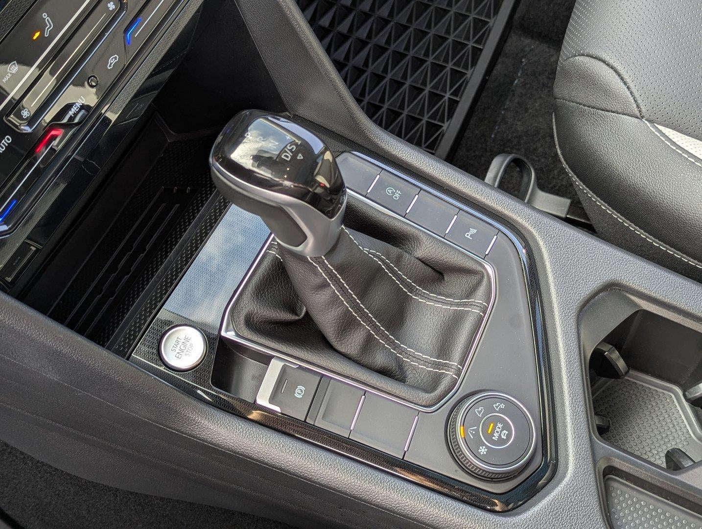 2025 Volkswagen Taos SEL 4MOTION