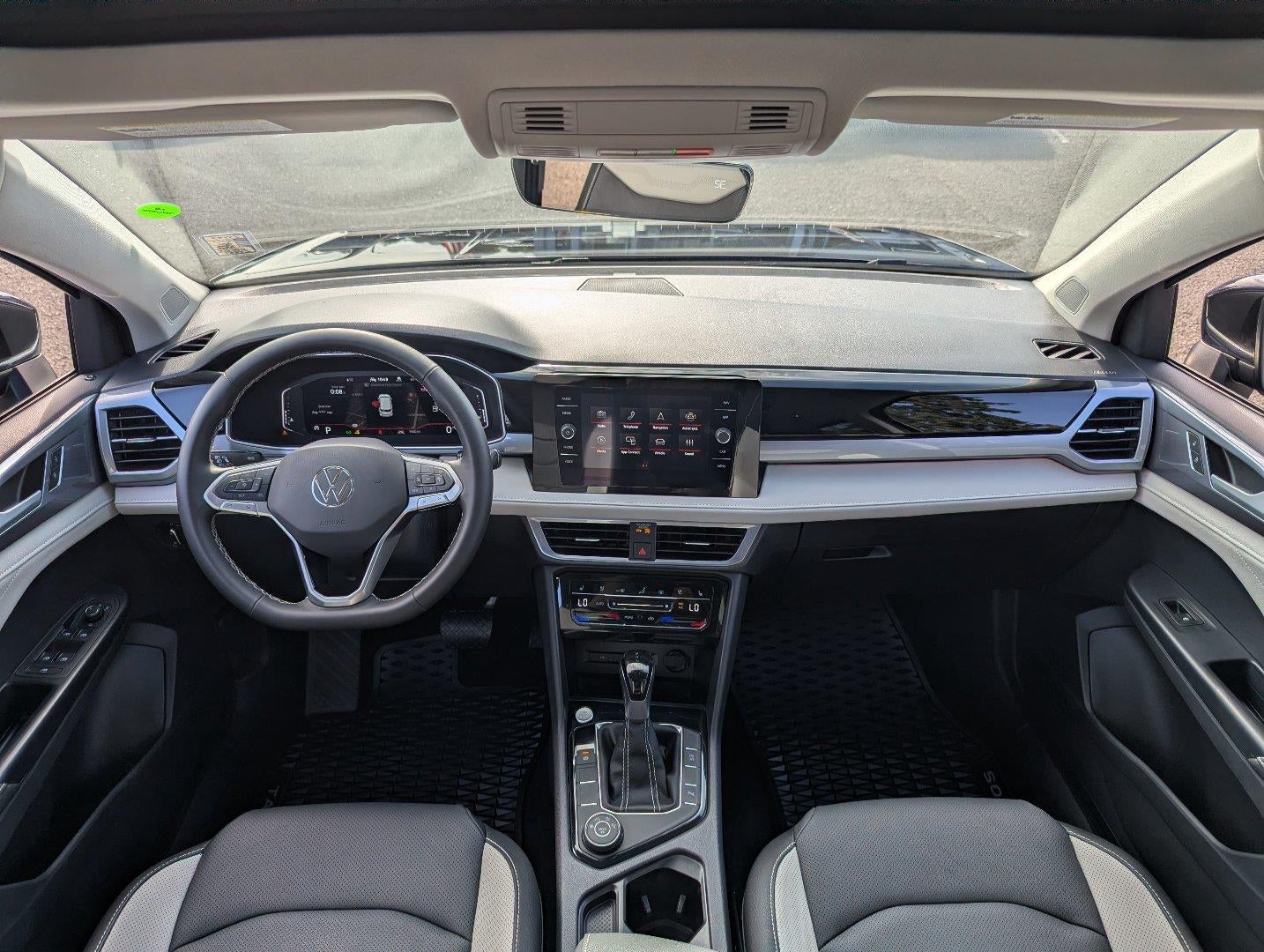 2025 Volkswagen Taos SEL 4MOTION