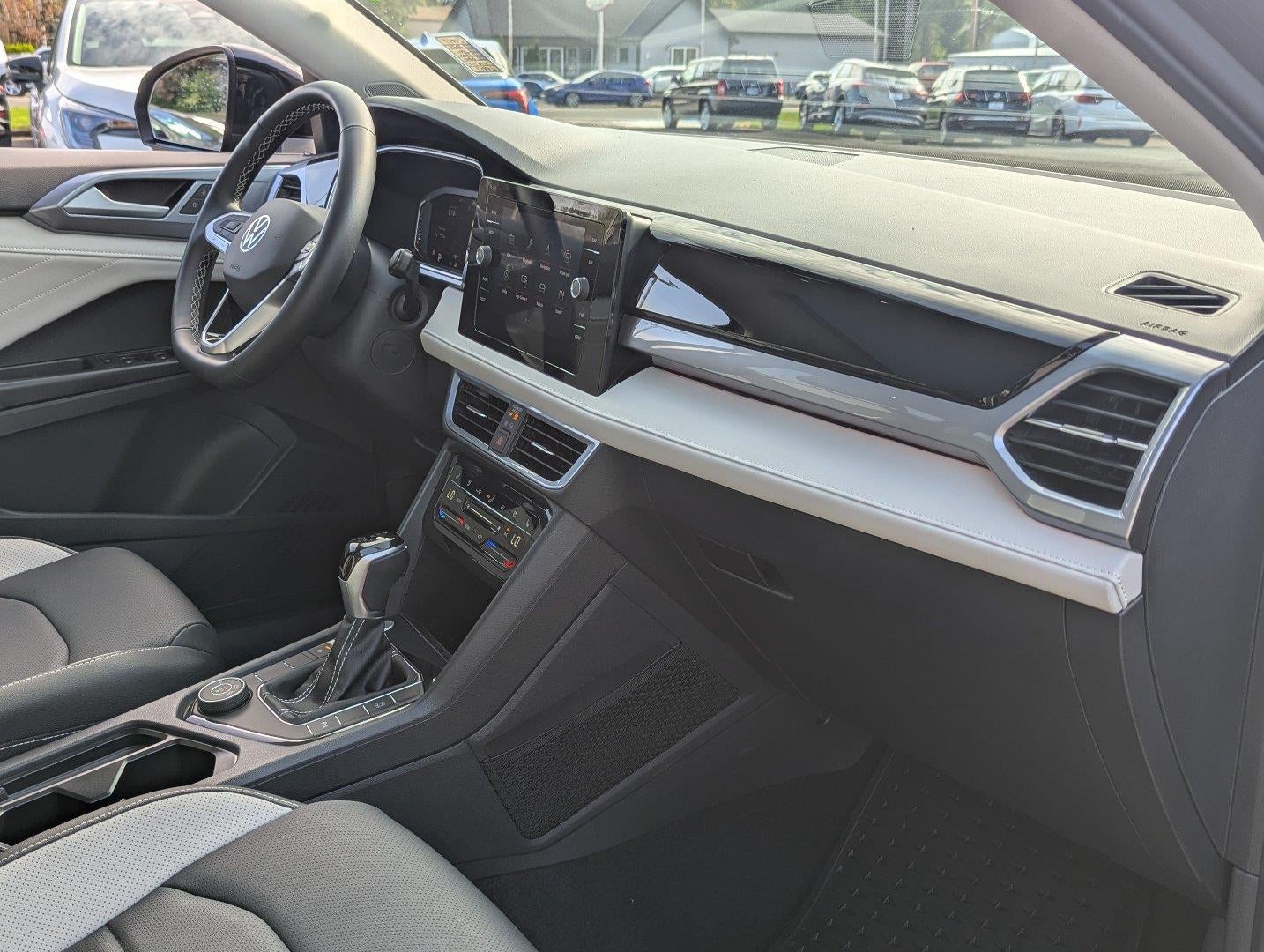 2025 Volkswagen Taos SEL 4MOTION