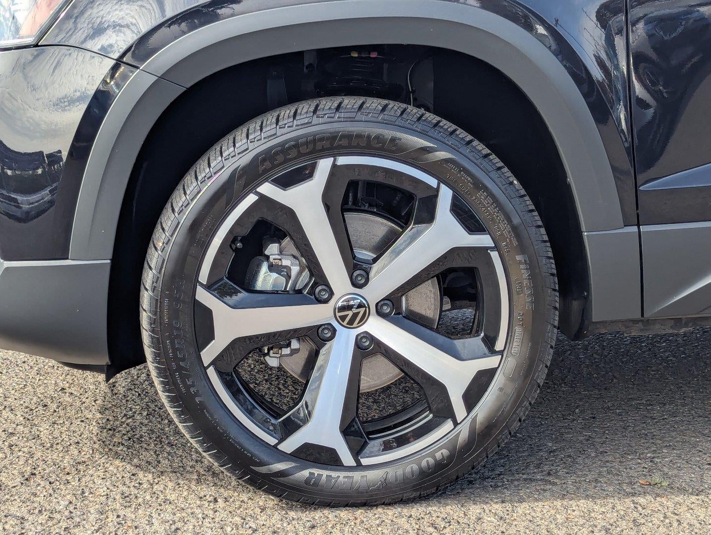 2025 Volkswagen Taos SEL 4MOTION