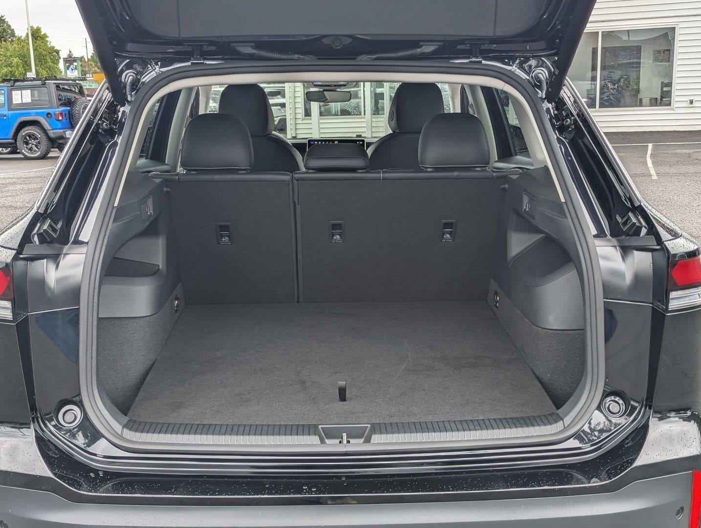 2025 Volkswagen Tiguan 2.0T SE FWD