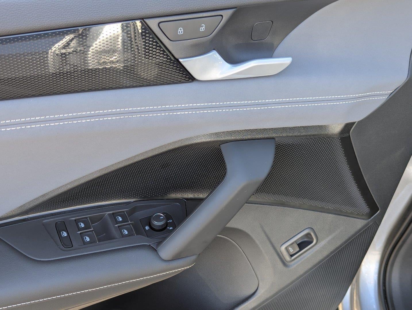 2025 Volkswagen Tiguan 2.0T SE FWD