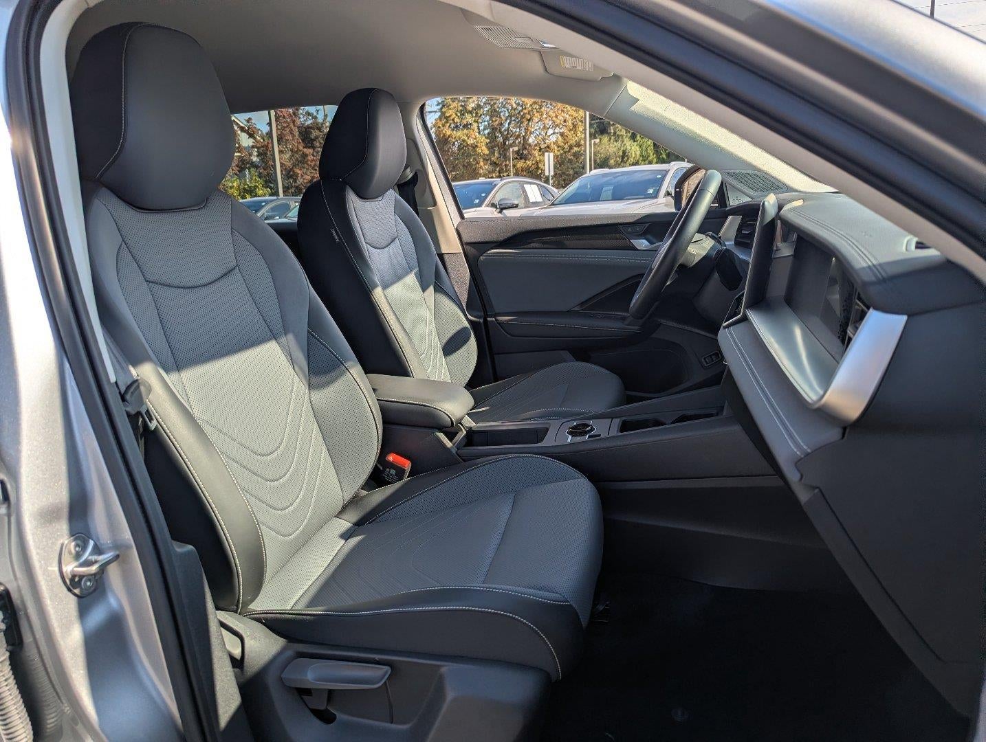 2025 Volkswagen Tiguan 2.0T SE FWD