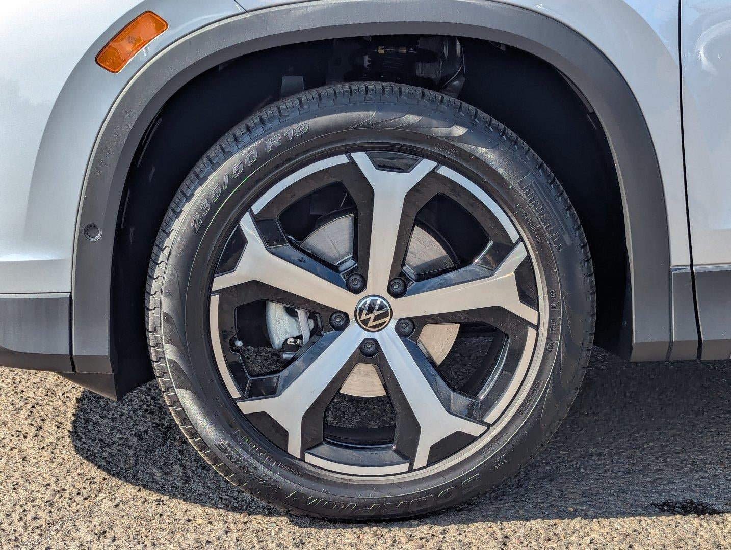 2025 Volkswagen Tiguan 2.0T SE FWD