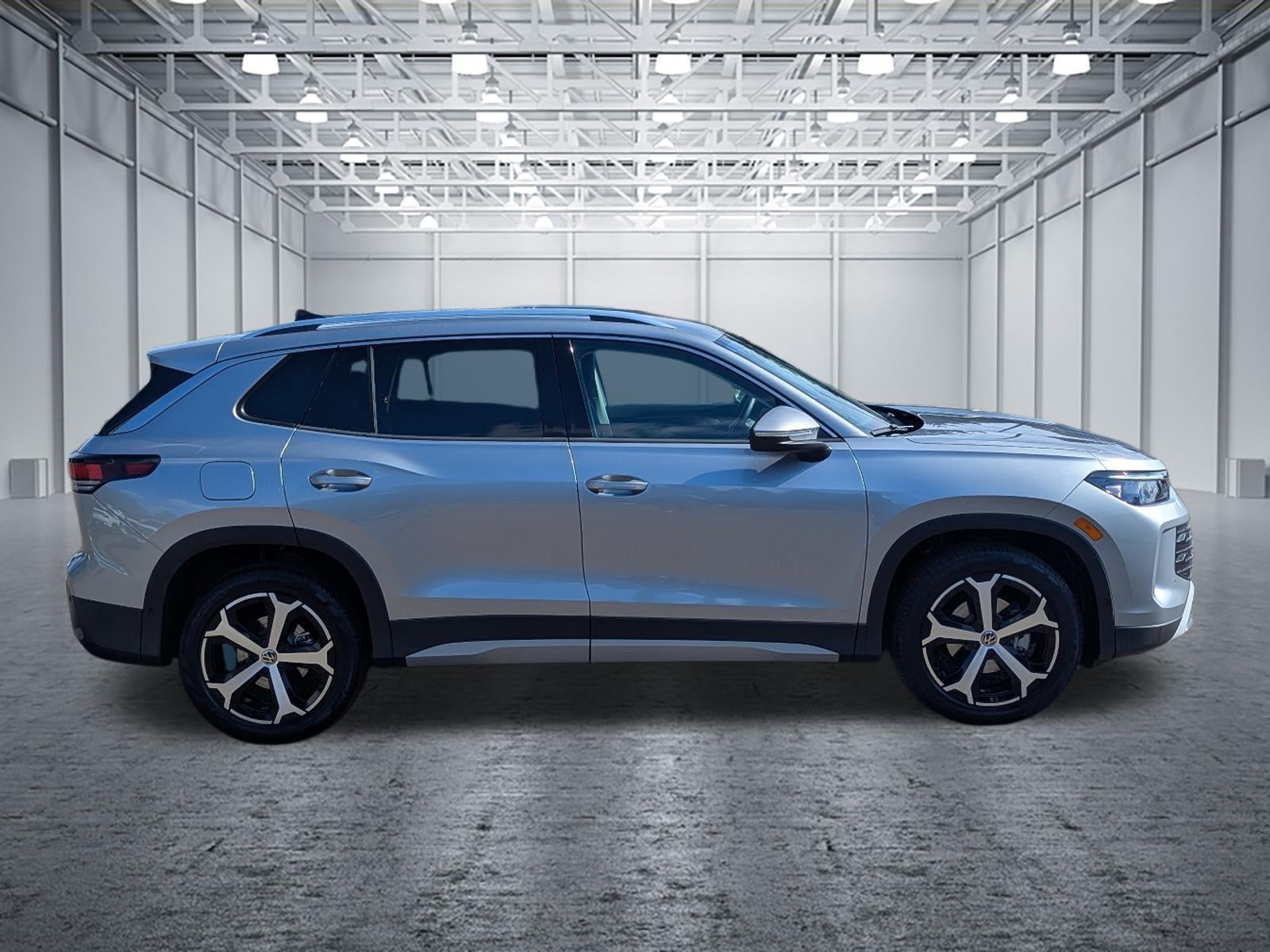 2025 Volkswagen Tiguan 2.0T SE FWD