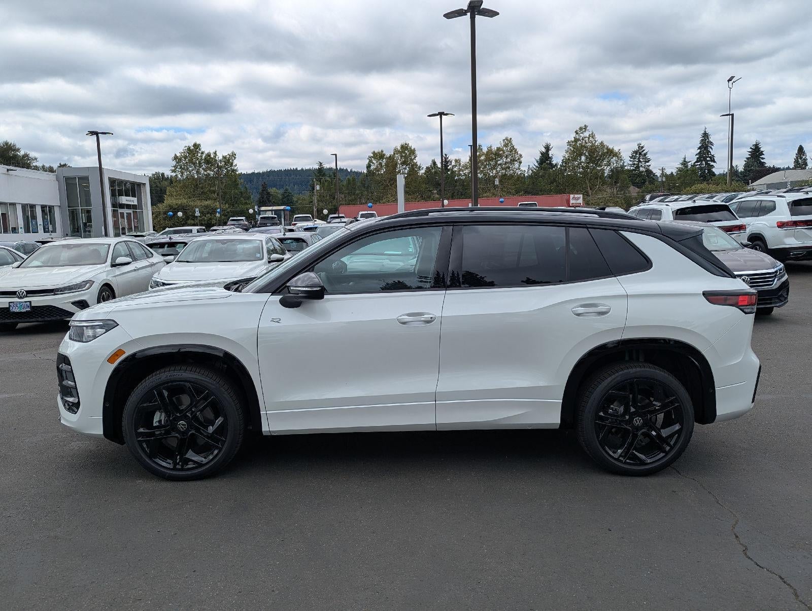 2026 Volkswagen Tiguan 2.0T SE R-Line Black