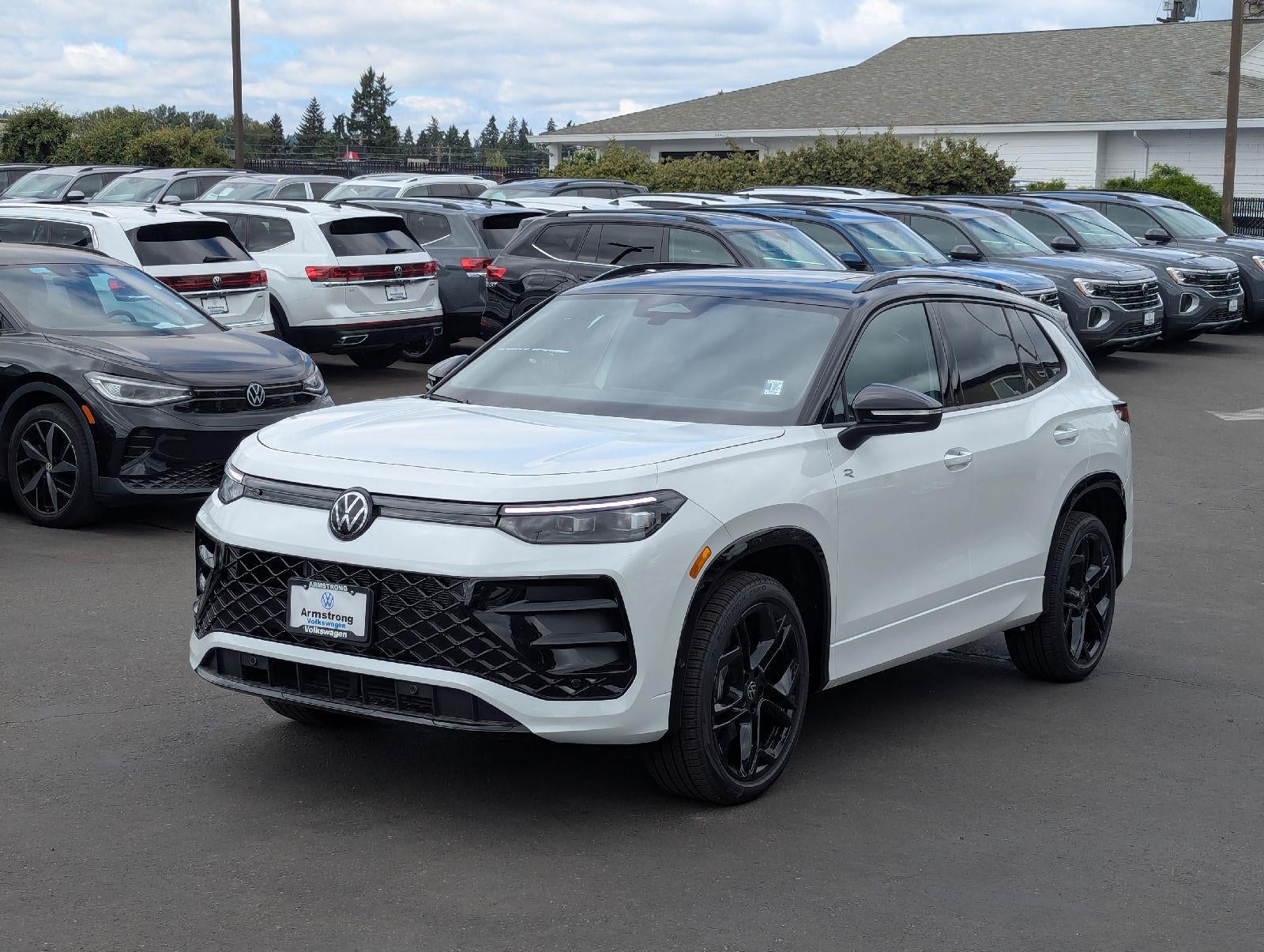 2026 Volkswagen Tiguan 2.0T SE R-Line Black