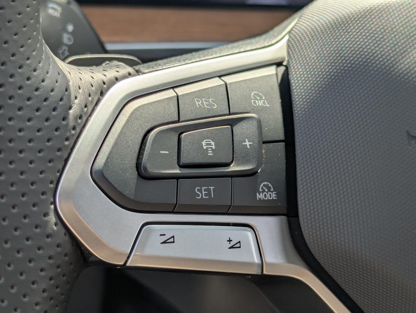 2026 Volkswagen Tiguan 2.0T SEL R-Line Turbo