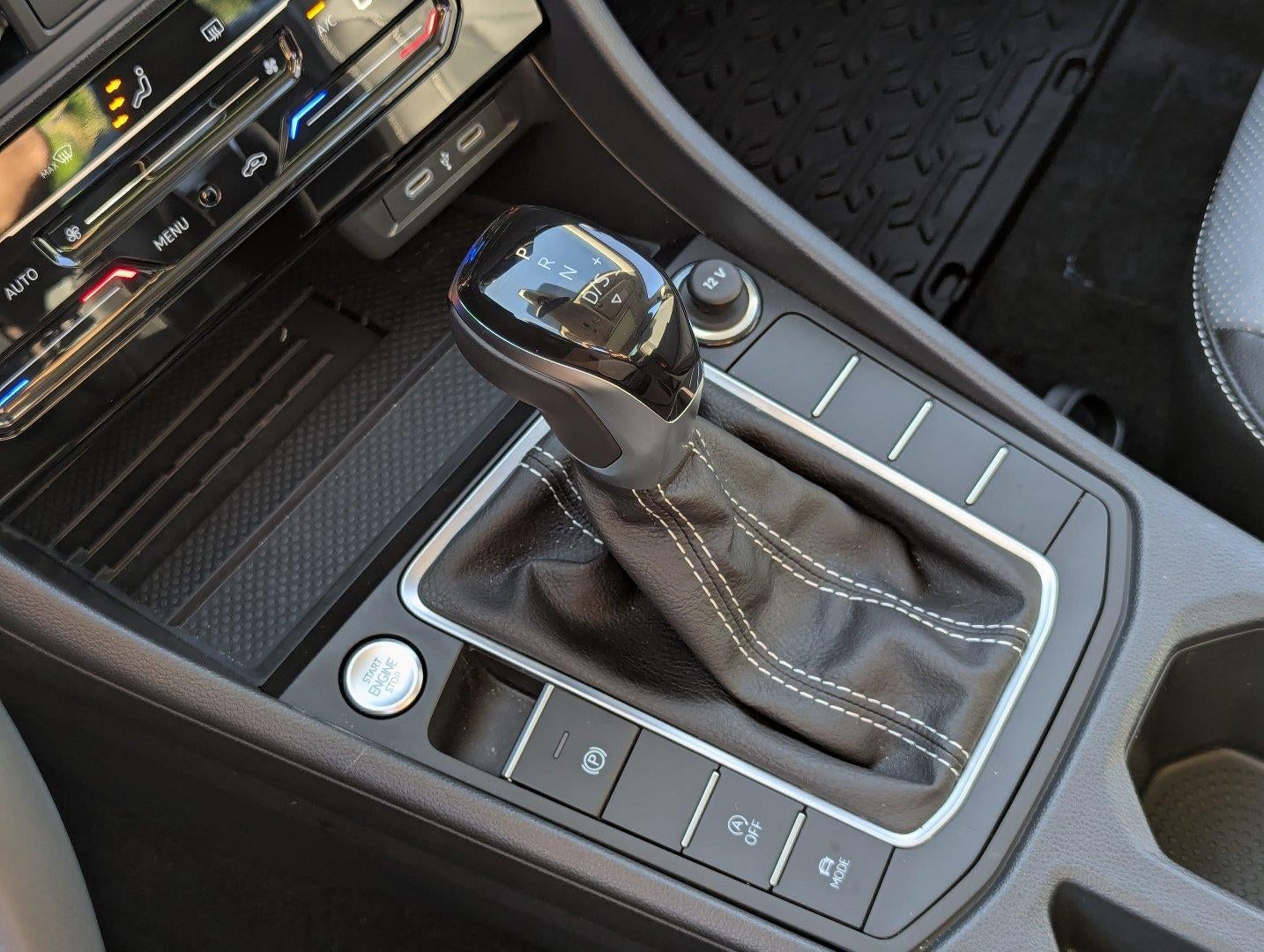 2025 Volkswagen Jetta SEL AUTO