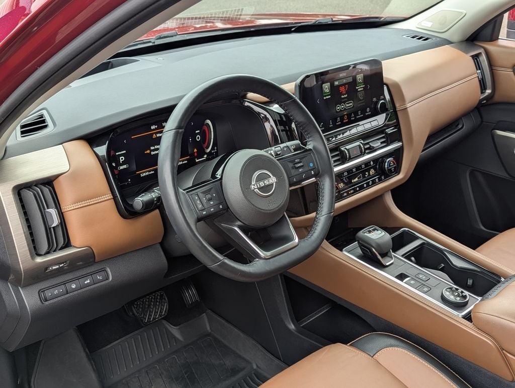 2023 Nissan Pathfinder Platinum