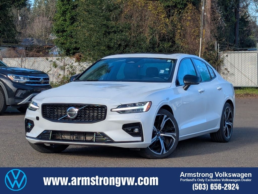 2024 Volvo S60 B5 Core Dark Theme