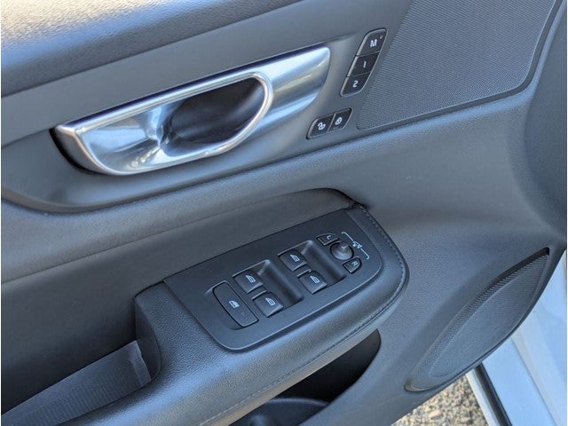 2024 Volvo S60 Core Dark Theme