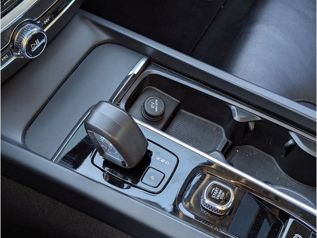 2024 Volvo S60 Core Dark Theme