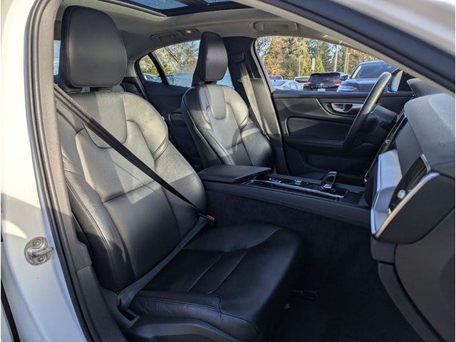 2024 Volvo S60 Core Dark Theme