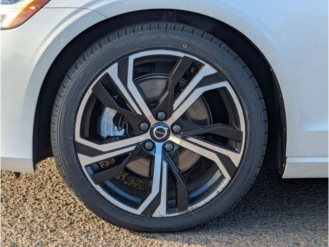 2024 Volvo S60 Core Dark Theme