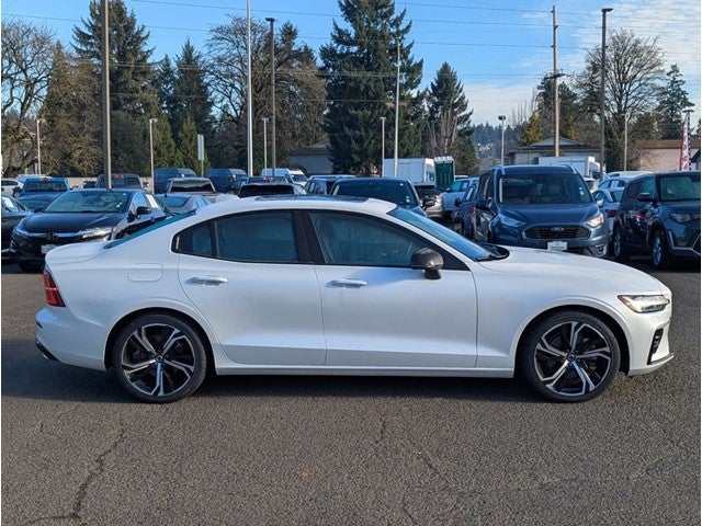 2024 Volvo S60 Core Dark Theme
