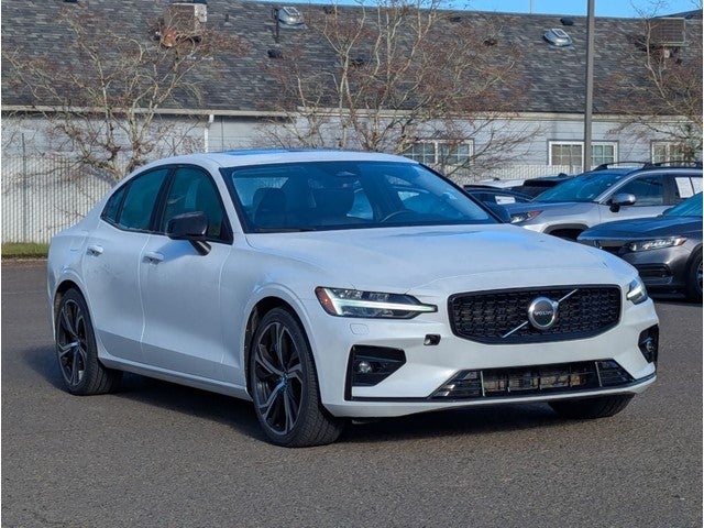 2024 Volvo S60 Core Dark Theme