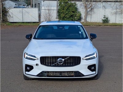 2024 Volvo S60 Core Dark Theme